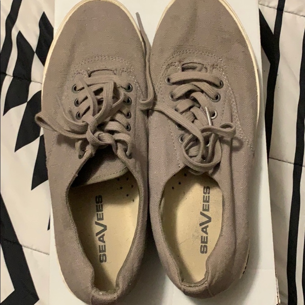 9.5 gray SeaVees